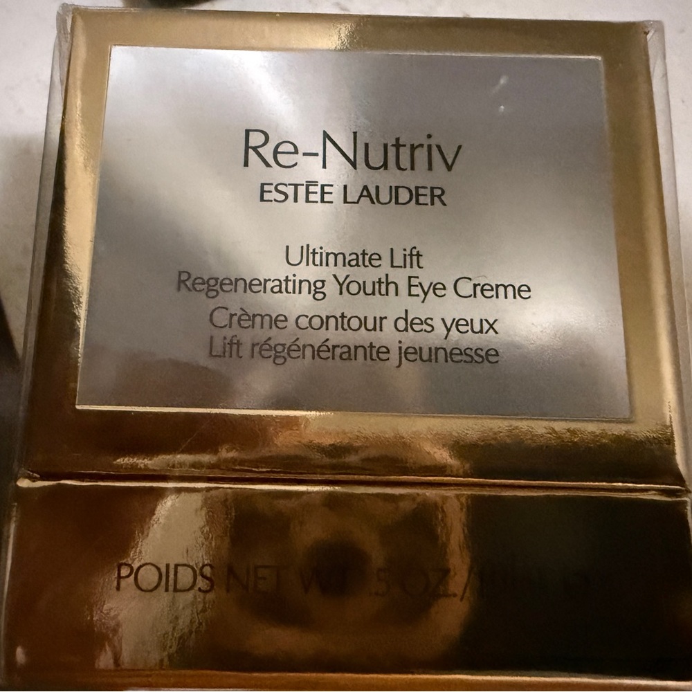Estée Lauder brand Re-nutriv ultimate lift regenerative under eye cream